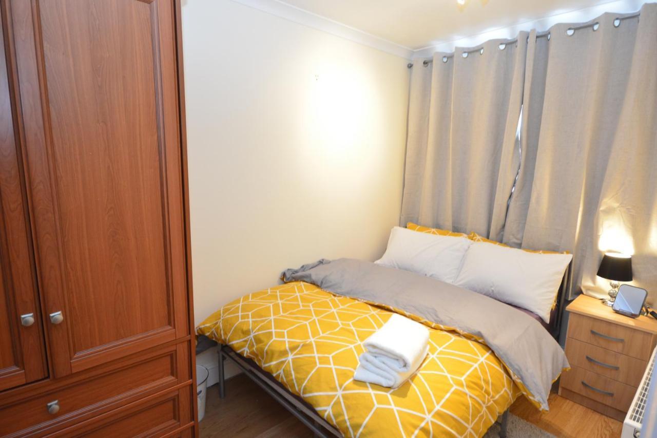 London Luxury 5 Bedroom House 2 Min Walk To The Tube Station Dagenham Exterior photo